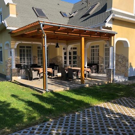Pacsirta Apartman Lenti Eksteriør billede