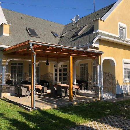 Pacsirta Apartman Lenti Eksteriør billede