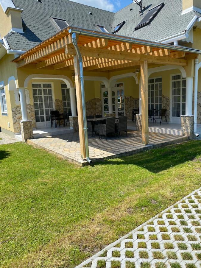 Pacsirta Apartman Lenti Eksteriør billede