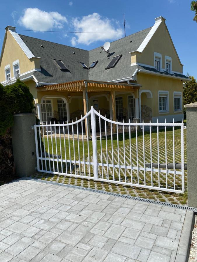 Pacsirta Apartman Lenti Eksteriør billede