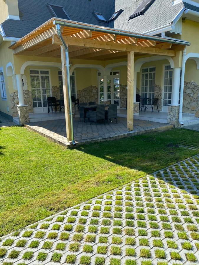 Pacsirta Apartman Lenti Eksteriør billede