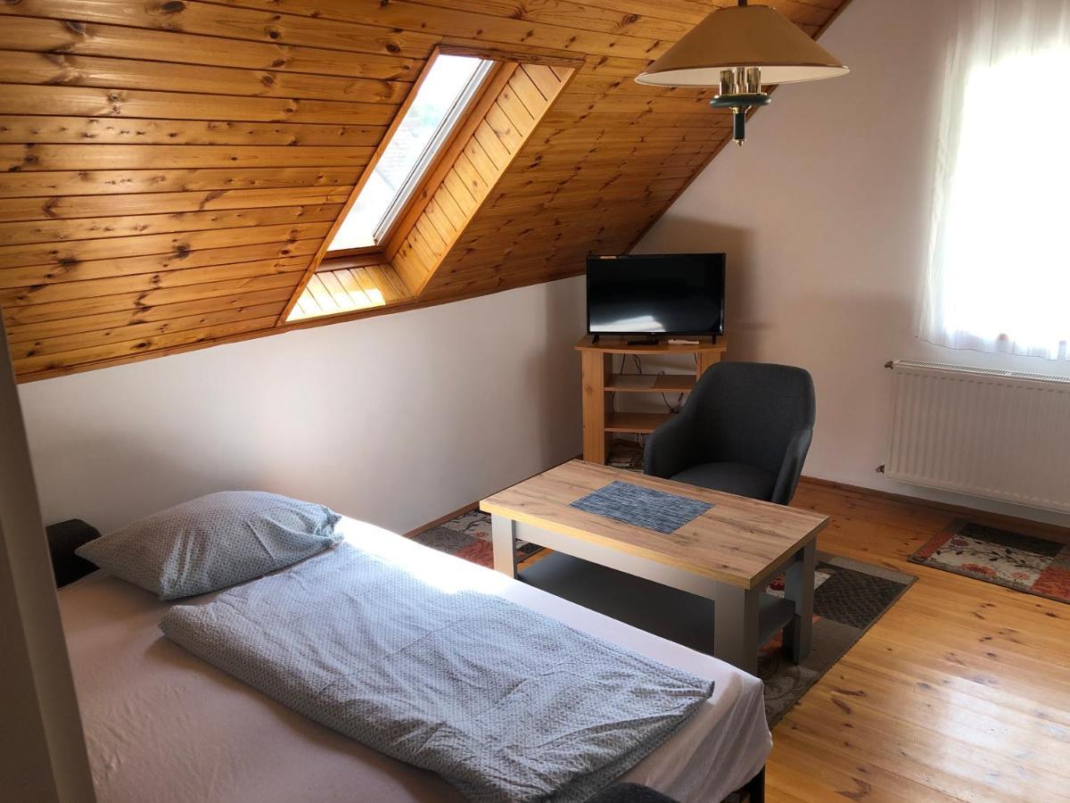 Pacsirta Apartman Lenti Eksteriør billede