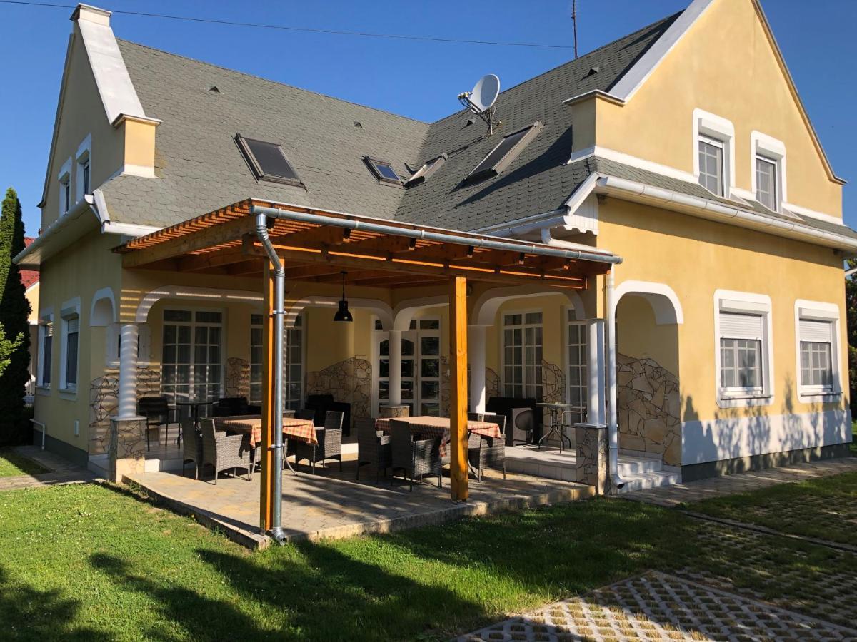 Pacsirta Apartman Lenti Eksteriør billede