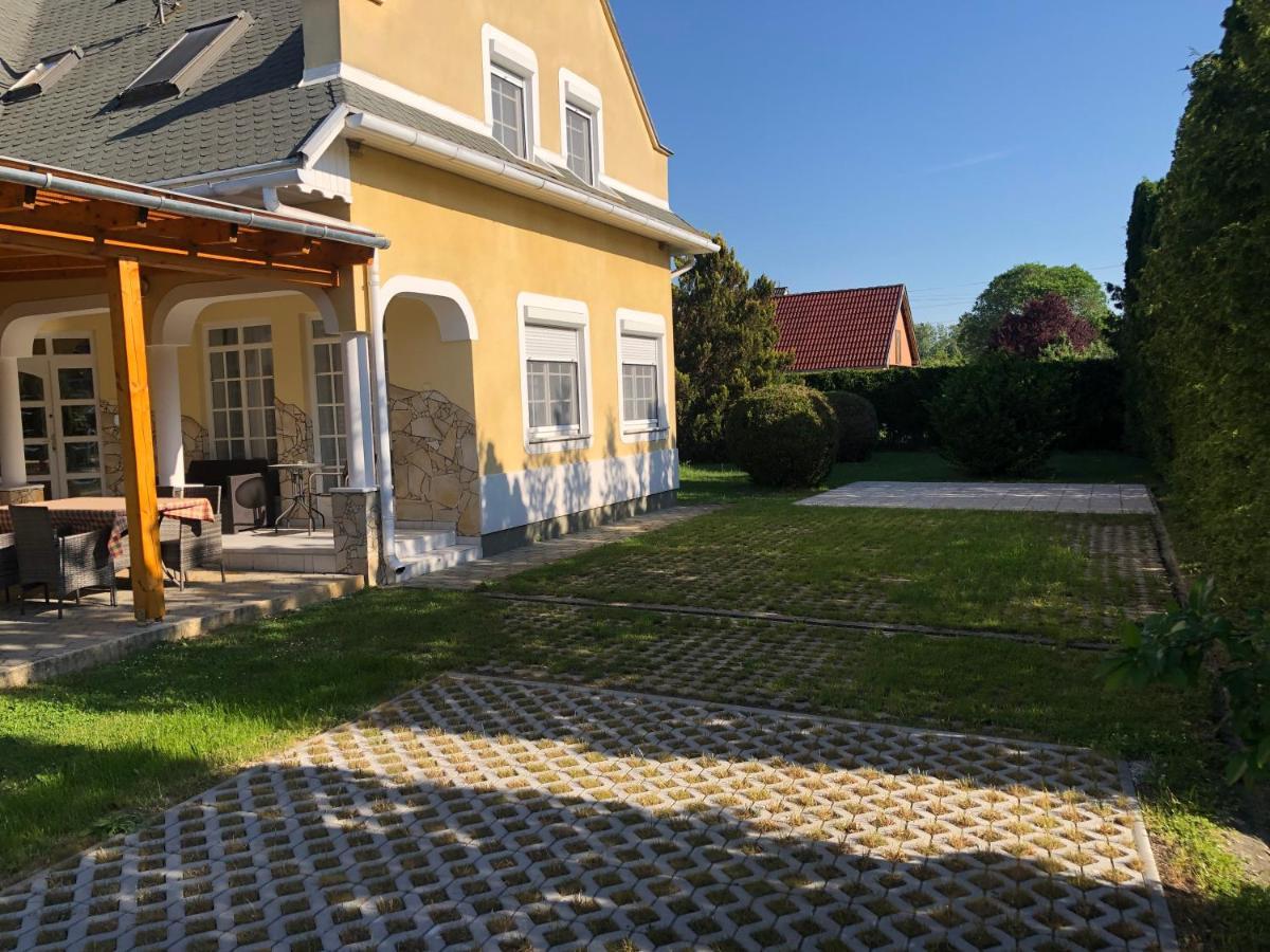 Pacsirta Apartman Lenti Eksteriør billede